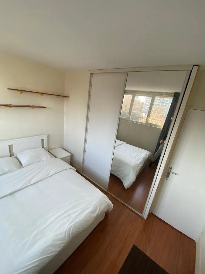 Chambre Calme Massy  Francia